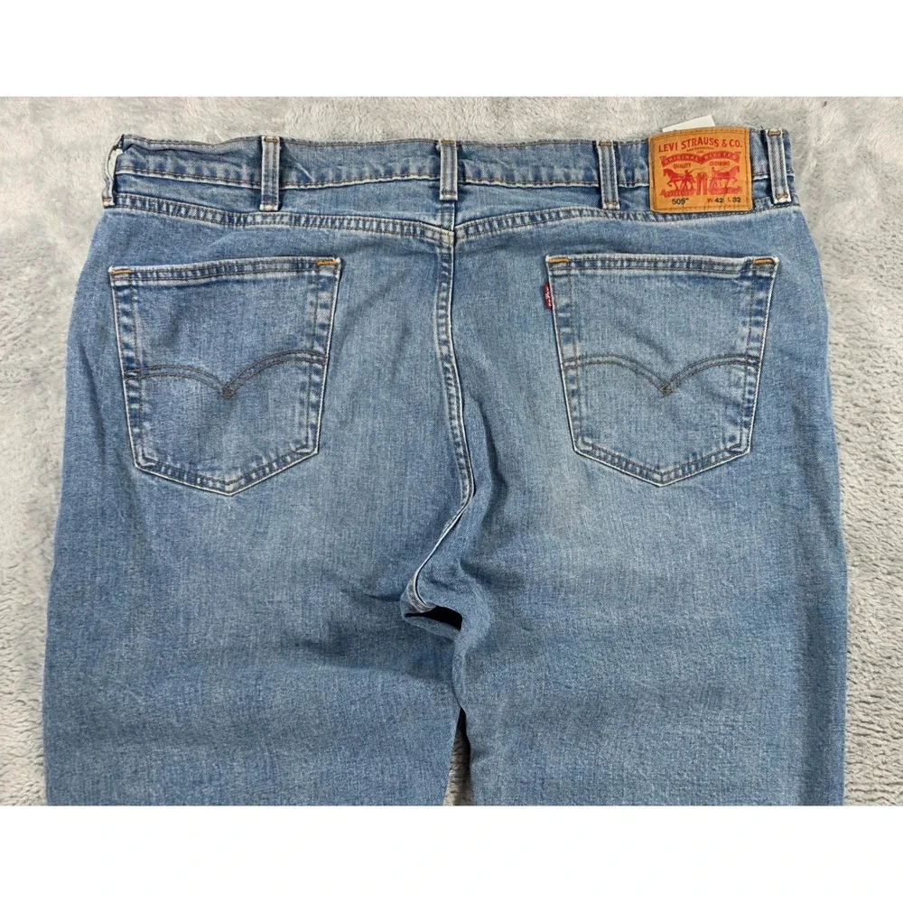 Levi's 505 Regular Fit Straight Leg Jeans Medium Wash 42x32 (31.5) Mens Denim